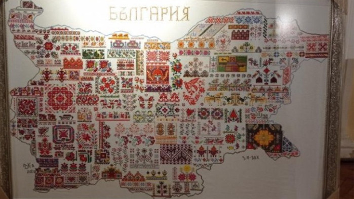 Карта на България със 144 шевици беше дарена на Националния етнографски музей